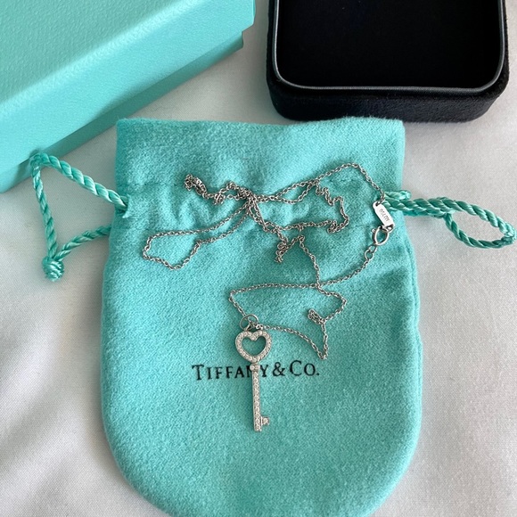 Tiffany platinum diamond heart key charm and chain - Picture 4 of 8